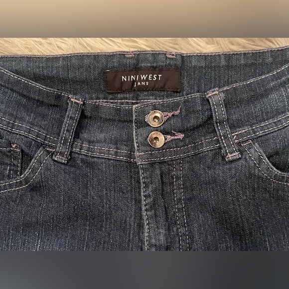 Denim Shorts! Retro flare style! Nine West, size 6. Cute and sassy! - Picture 4 of 4